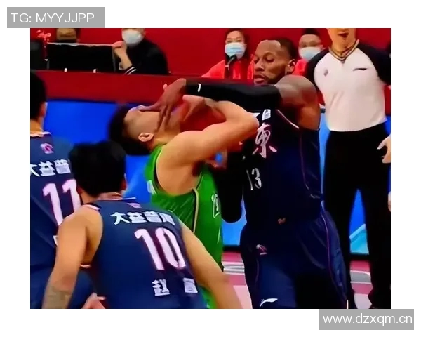 福建男篮VS四川男篮比赛被误认为足球 福建男篮VS四川男篮比赛被误认为足球