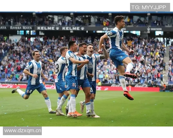 竞技足球发展与全球化趋势对比赛规则和球员培养的深远影响分析